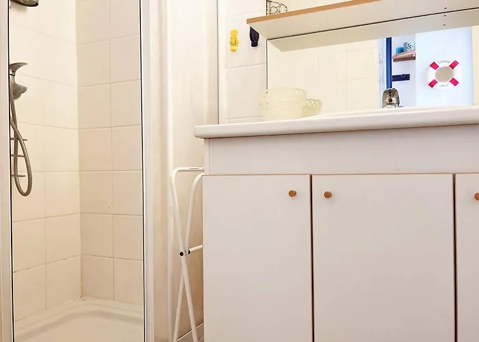 4 Pers, Climatise, Parking, A Pied - - Fr-1-251-509 Le Lavandou